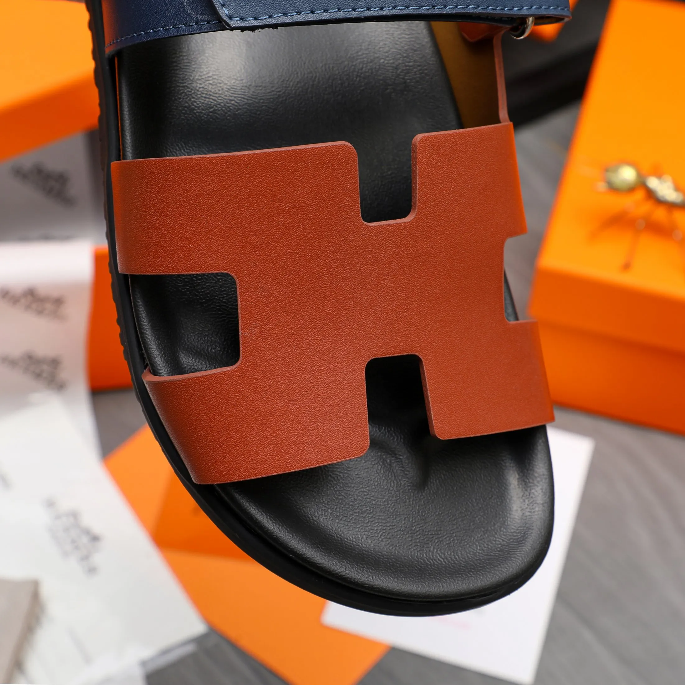 Men's shoes 💰340 Product trademark: Hermes "Hermes" Couple's slippers Regular size: 36-46 Product materials: Selected high-quality cowhide upper, microfiber lining, original outsole